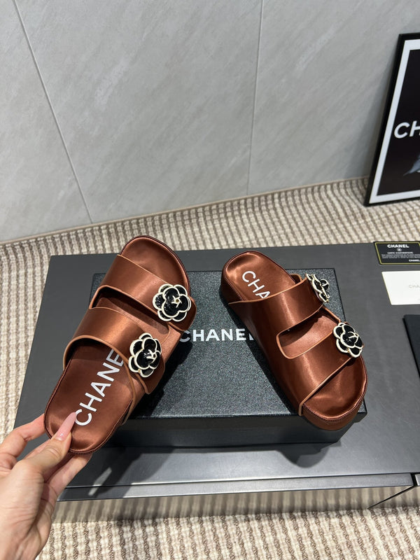 CC 25SS Flower Buckle Platform Beach Slides in Bronze High-Mercerized Sardine