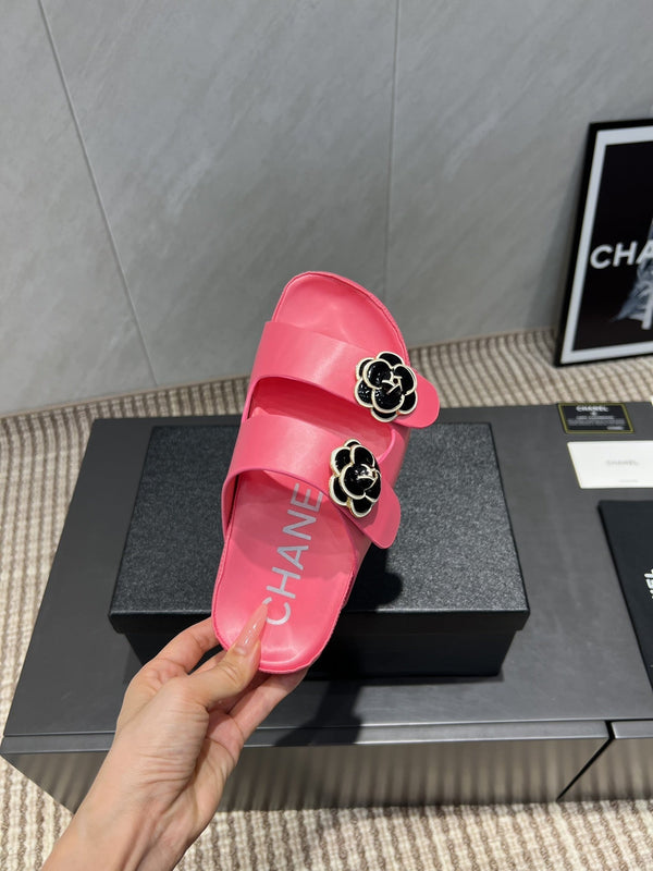CC 25SS Flower Buckle Platform Beach Slides in Rose Pink High-Mercerized Sardine