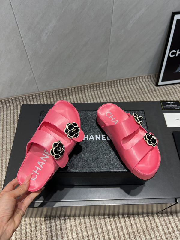 CC 25SS Flower Buckle Platform Beach Slides in Rose Pink High-Mercerized Sardine