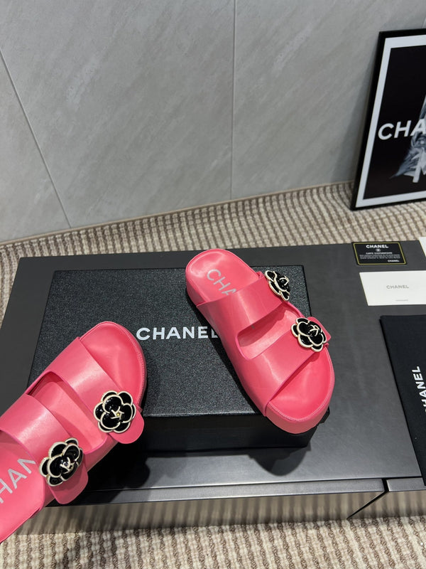 CC 25SS Flower Buckle Platform Beach Slides in Rose Pink High-Mercerized Sardine