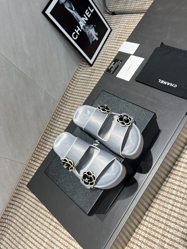 CC 25SS Flower Buckle Platform Beach Slides in Silver High-Mercerized Sardine
