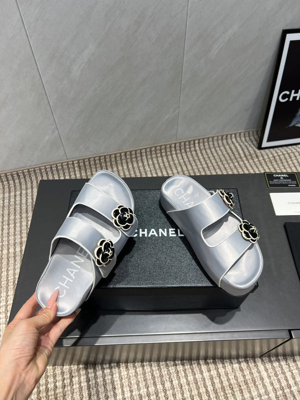 CC 25SS Flower Buckle Platform Beach Slides in Silver High-Mercerized Sardine