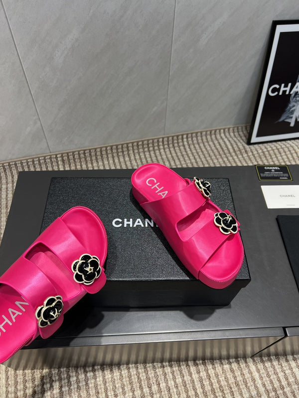 CC 25SS Flower Buckle Platform Beach Slides in Fuchsia Pink High-Mercerized Sardine