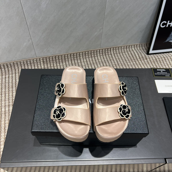 CC 25SS Flower Buckle Platform Beach Slides in Nude High-Mercerized Sardine