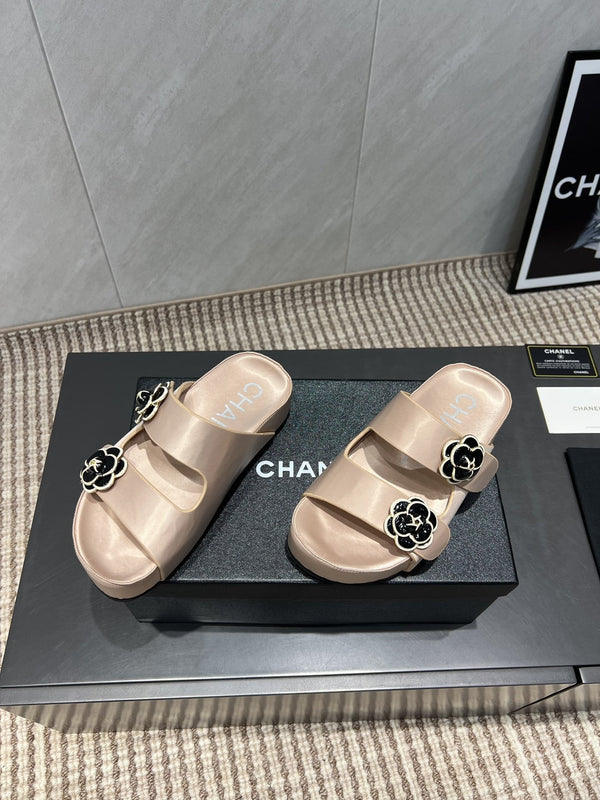 CC 25SS Flower Buckle Platform Beach Slides in Nude High-Mercerized Sardine