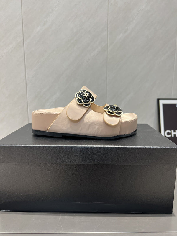 CC 25SS Flower Buckle Platform Beach Slides in Nude High-Mercerized Sardine
