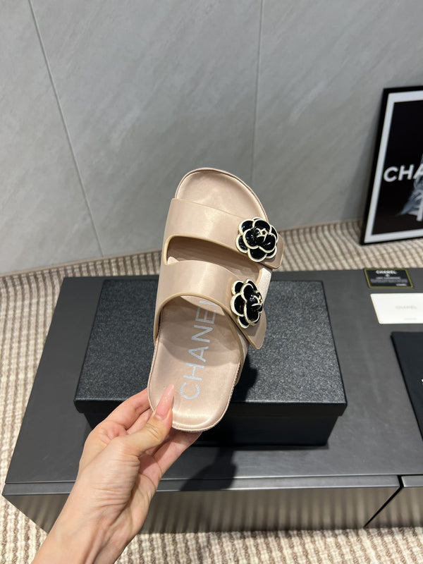 CC 25SS Flower Buckle Platform Beach Slides in Nude High-Mercerized Sardine