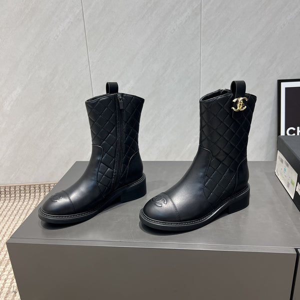 CC 25S Round-Toe Zippered Ankle Boots in Black Cowhide and Embroidered Latticework 442503