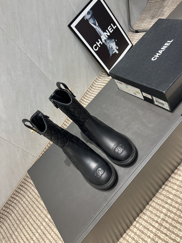 CC 25S Round-Toe Zippered Ankle Boots in Black Cowhide and Embroidered Latticework 442503