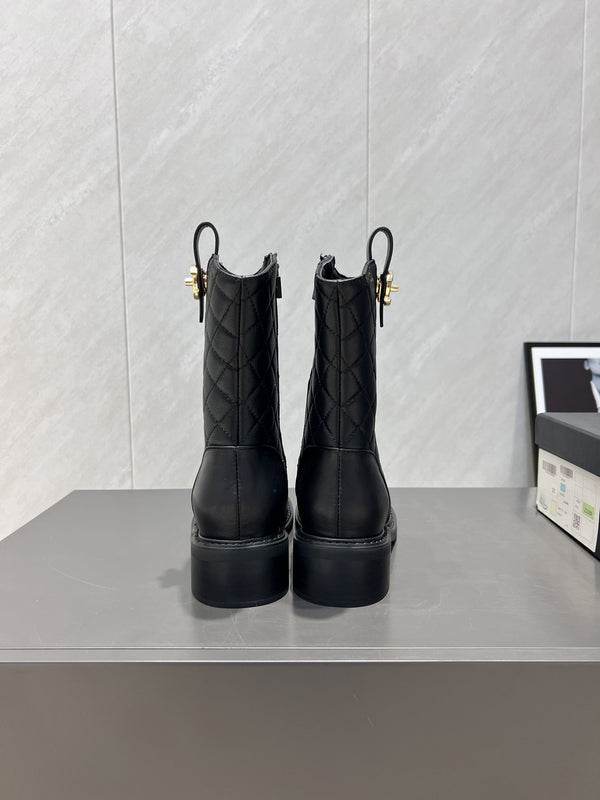 CC 25S Round-Toe Zippered Ankle Boots in Black Cowhide and Embroidered Latticework 442503