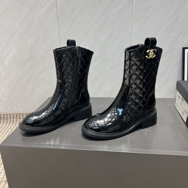 CC 25S Round-Toe Zippered Ankle Boots in Black Glossy Cowhide and Embroidered Latticework 442502