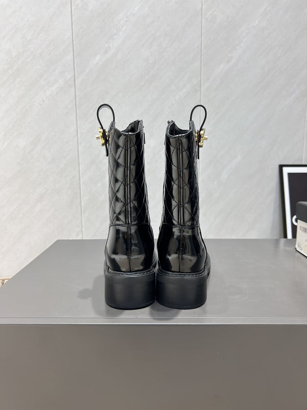 CC 25S Round-Toe Zippered Ankle Boots in Black Glossy Cowhide and Embroidered Latticework 442502