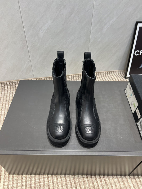 CC 25S Round-Toe Electric Embroidered Thick-Sole Ankle Boots in Black Cowhide and Embroidered Latticework 442495