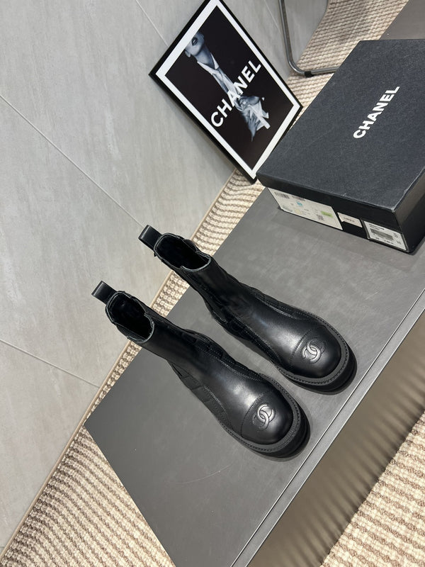 CC 25S Round-Toe Electric Embroidered Thick-Sole Ankle Boots in Black Cowhide and Embroidered Latticework 442495