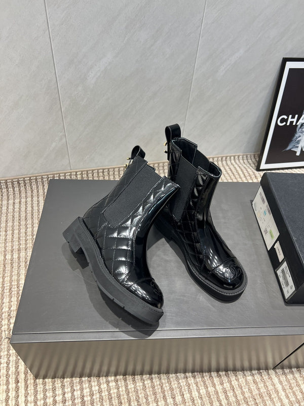 CC 25S Round-Toe Electric Embroidered Thick-Sole Ankle Boots in Black Glossy Cowhide and Embroidered Latticework 442494