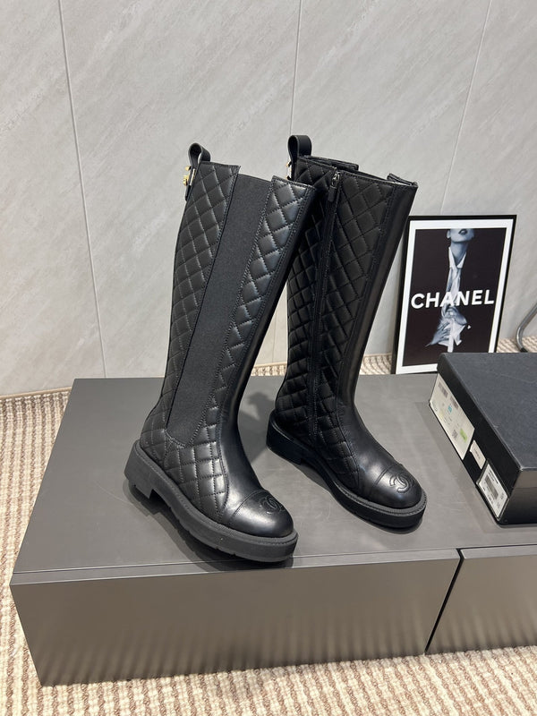 CC 25S Round Toe Mid-Heel Zippered High Boots in Black Cowhide and Embroidered Latticework 442493