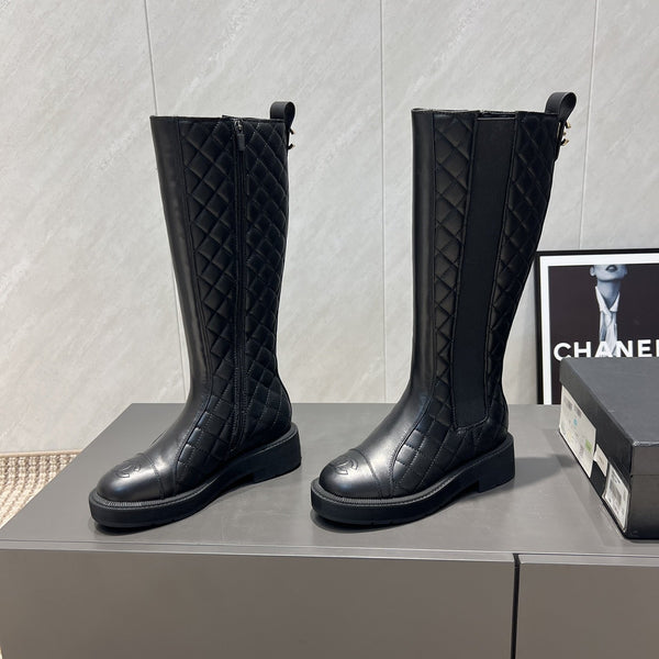 CC 25S Round Toe Mid-Heel Zippered High Boots in Black Cowhide and Embroidered Latticework 442493