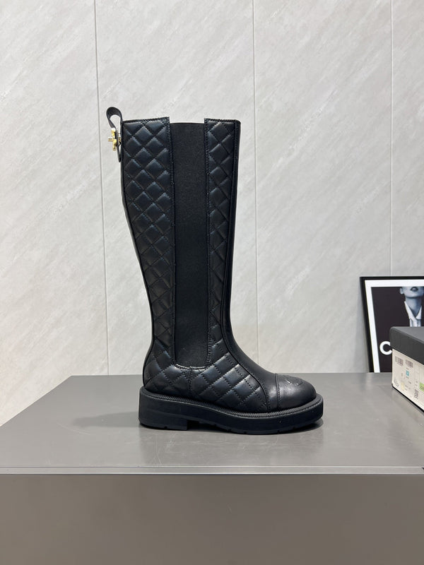 CC 25S Round Toe Mid-Heel Zippered High Boots in Black Cowhide and Embroidered Latticework 442493