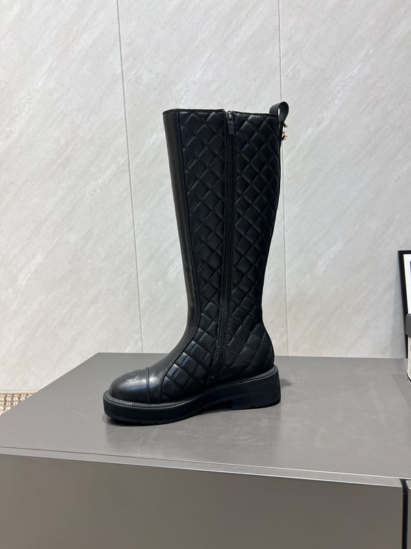 CC 25S Round Toe Mid-Heel Zippered High Boots in Black Cowhide and Embroidered Latticework 442493