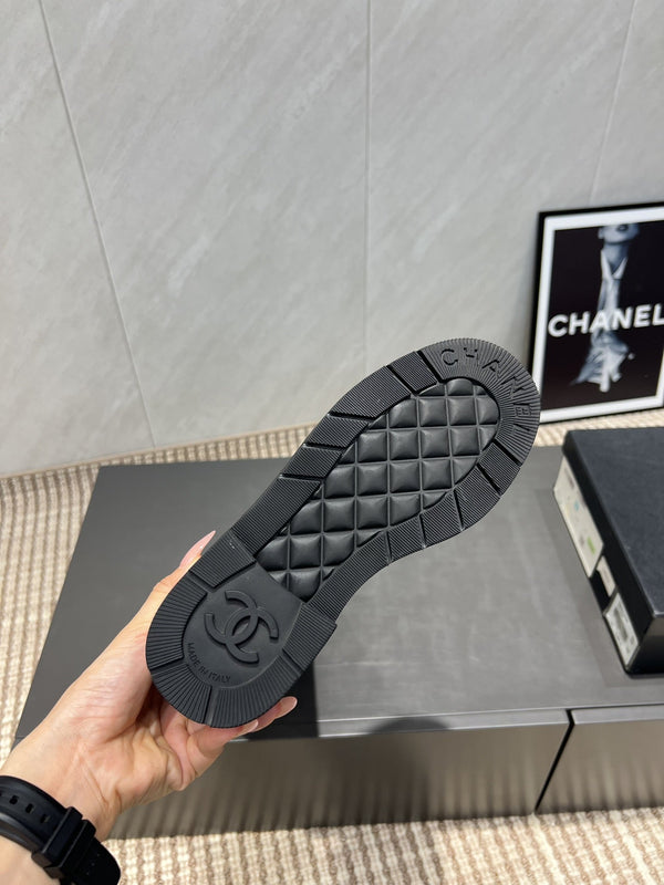 CC 25S Round Toe Mid-Heel Zippered High Boots in Black Cowhide and Embroidered Latticework 442493