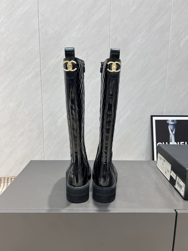 CC 25S Round Toe Mid-Heel Zippered High Boots in Black Glossy Cowhide and Embroidered Latticework 442492