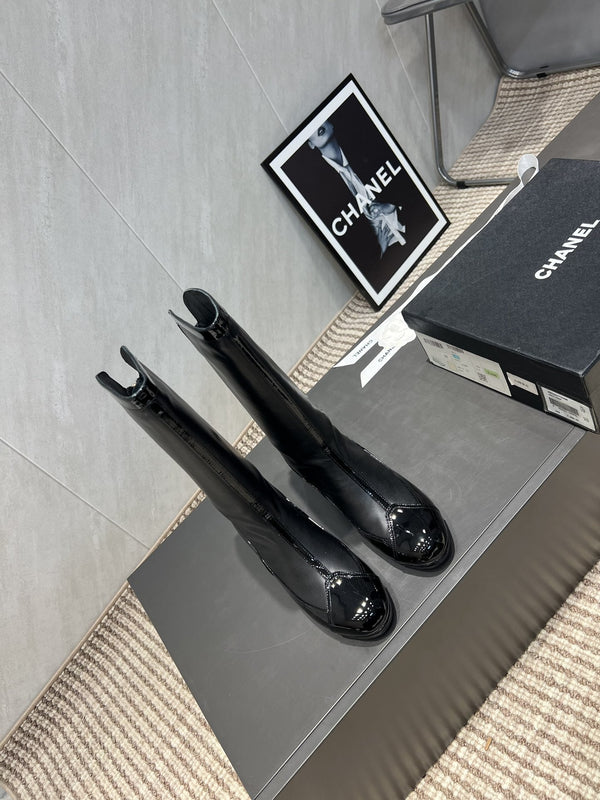 CC 25S Round Toe Mid-Heel Zippered High Boots in Black Cowhide 442487