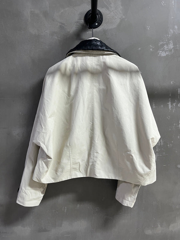 BV 25S Jacket Sheepskin Neck in White High-Weave Fabric