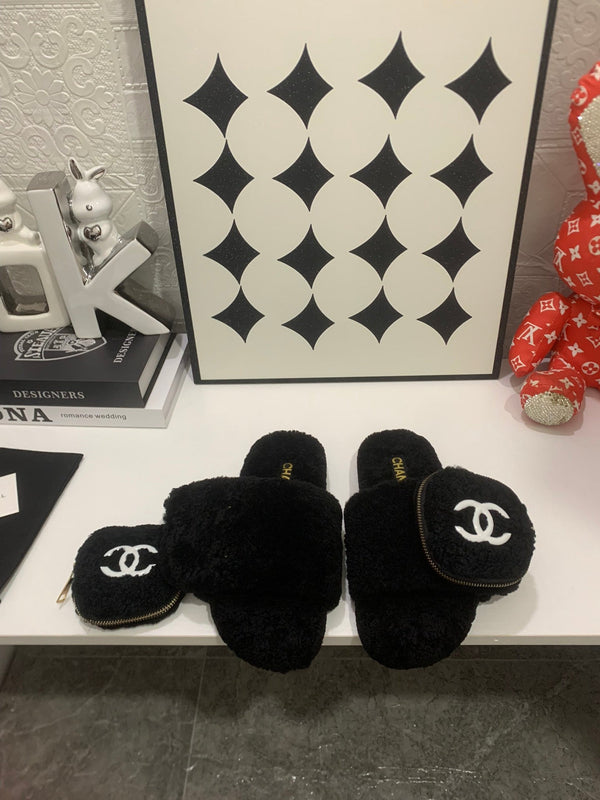 CC 25s Logo Slippers Black Shearling 455081