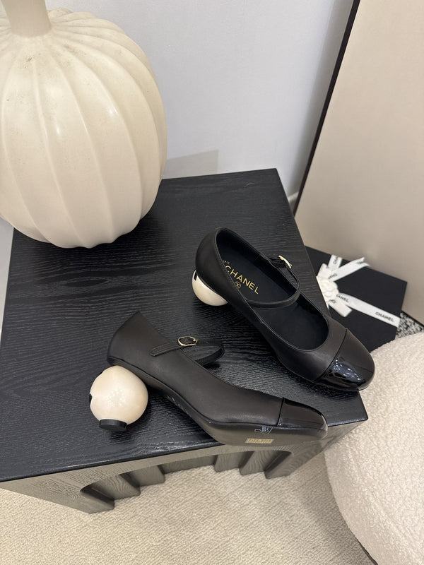 CC 25A Double C Giant Pearl Heel Mary Janes Black Cowhide 127024