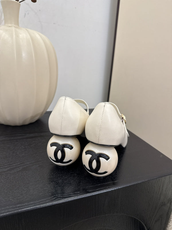 CC 25A Double C Giant Pearl Heel Mary Janes White Cowhide 127018