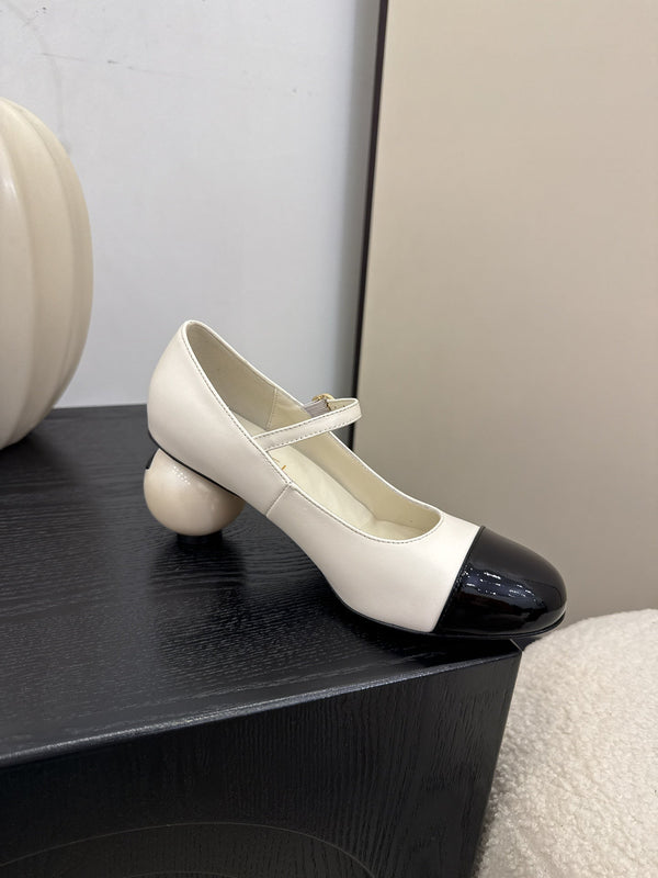 CC 25A Double C Giant Pearl Heel Mary Janes White Cowhide 127018
