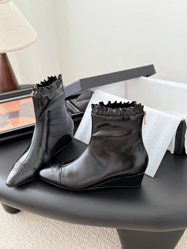 CC 25P Show-Style Platform Wedge Mary Jane Boots Black Patent Cowhide 458772