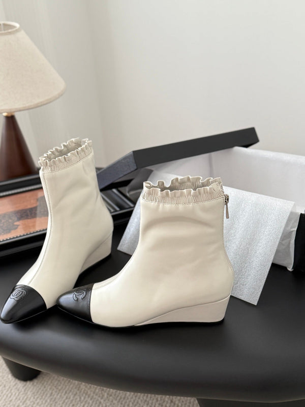 CC 25P Show-Style Platform Wedge Mary Jane Boots White Patent Cowhide 458771