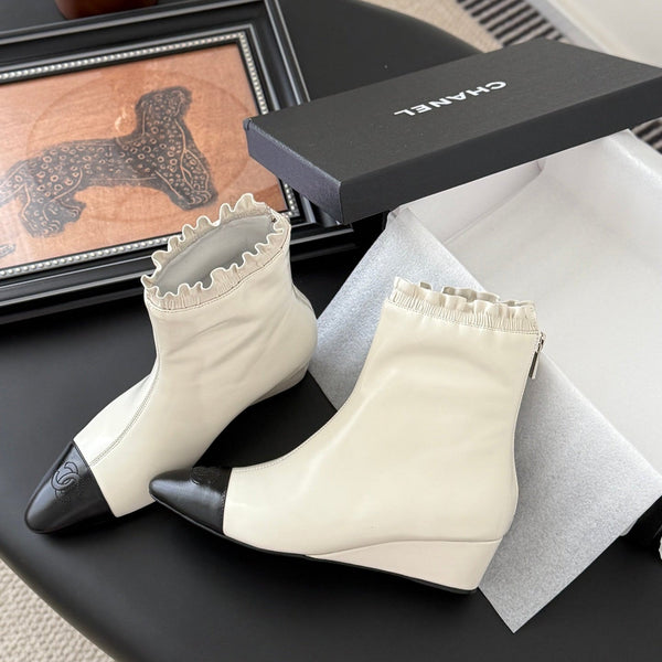 CC 25P Show-Style Platform Wedge Mary Jane Boots White Patent Cowhide 458771