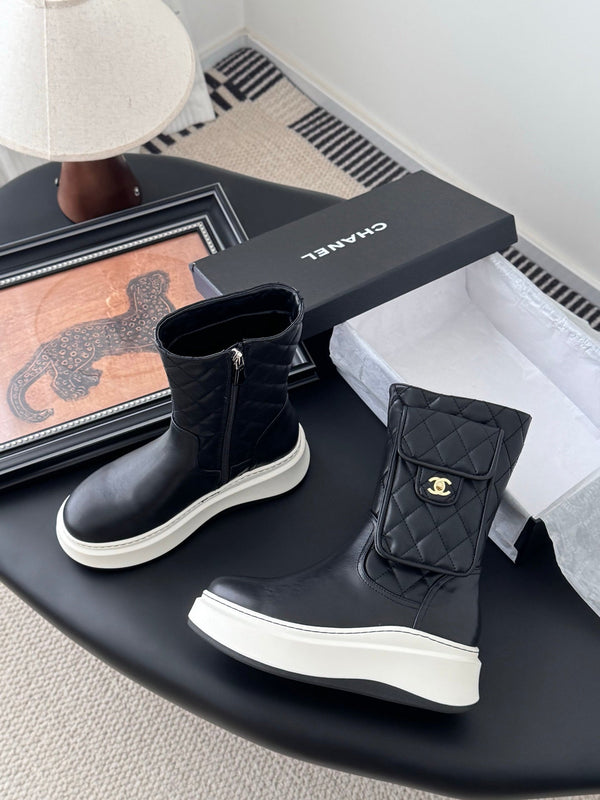 CC 25K Backpack Bucklet Boots Black Sheepskin 458710