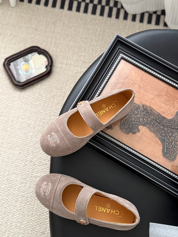 CC 25K Mary Jane Flats Pinky Beige Suede 458759