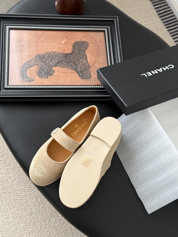 CC 25K Mary Jane Flats Beige Suede 458758