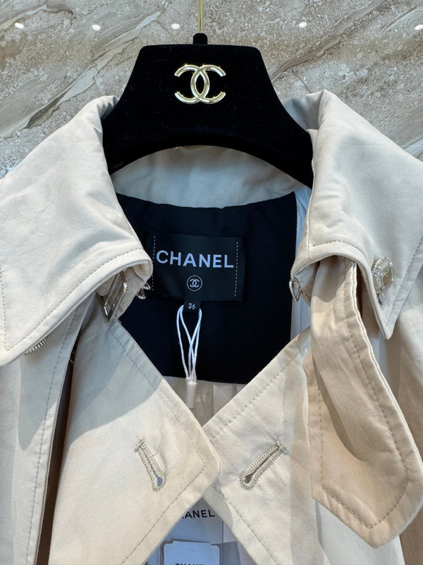 CC 25B Trench lungo con logo nascosto in cotone beige