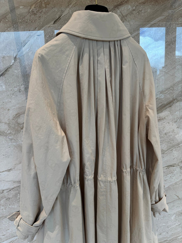 CC 25B Trench lungo con logo nascosto in cotone beige