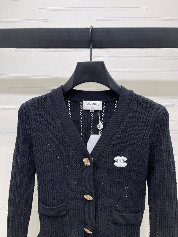 CC 25 Fishtail V-Neck Knitted Long-sleeved Cardigan Black Wool