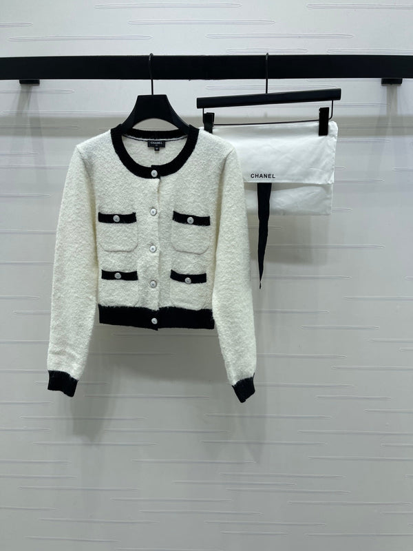 CC 25 Two-Tone Pocket Knit Cardigan White Wool