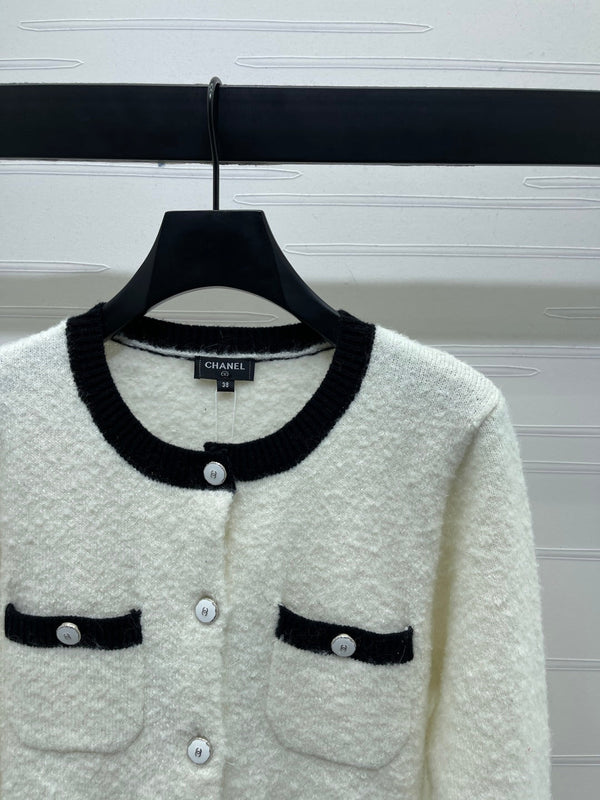 CC 25 Two-Tone Pocket Knit Cardigan White Wool