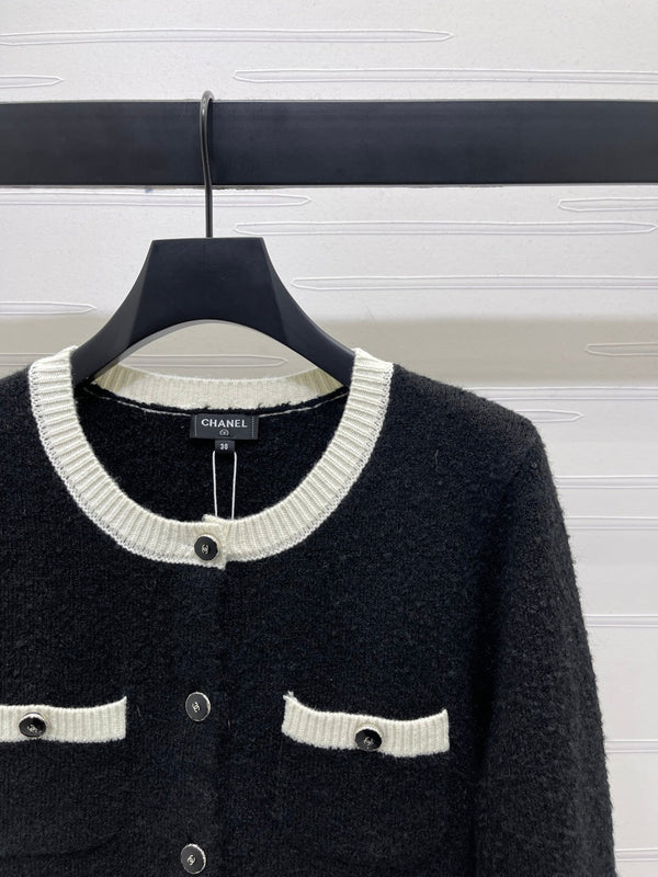 CC 25 Cardigan in maglia bicolore con tasche in lana nera