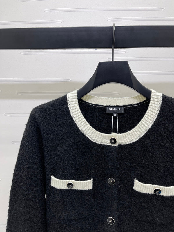 CC 25 Cardigan in maglia bicolore con tasche in lana nera