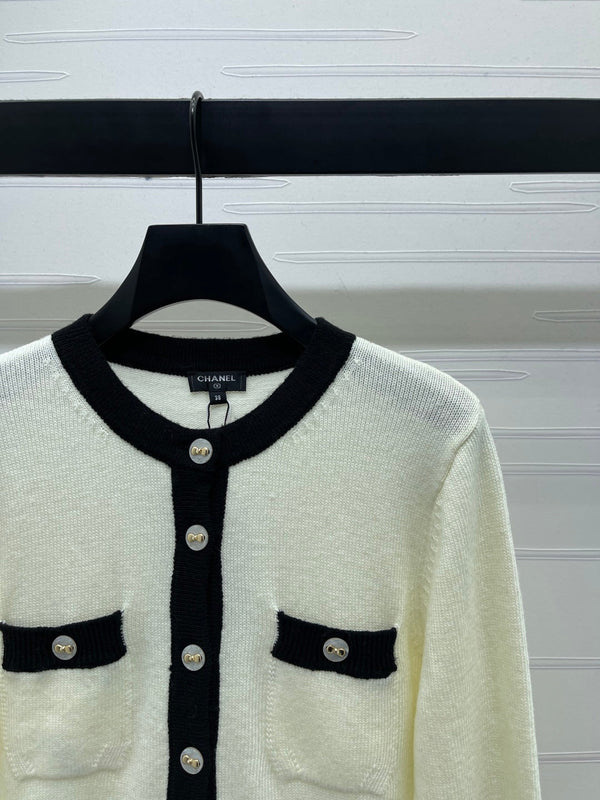 CC 25F Round-Neck Knitted Long-Sleeved Cardigan White Wool