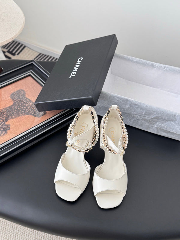 CC 25B Mary Janes 85mm Tacco Alto Cinturino di Perle Pelle di Montone Bianca