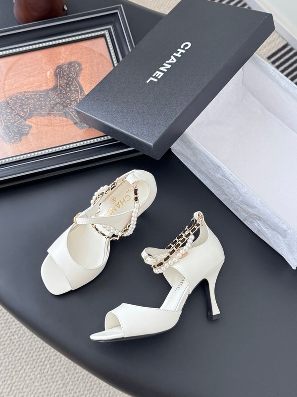 CC 25B Mary Janes 85mm Tacco Alto Cinturino di Perle Pelle di Montone Bianca