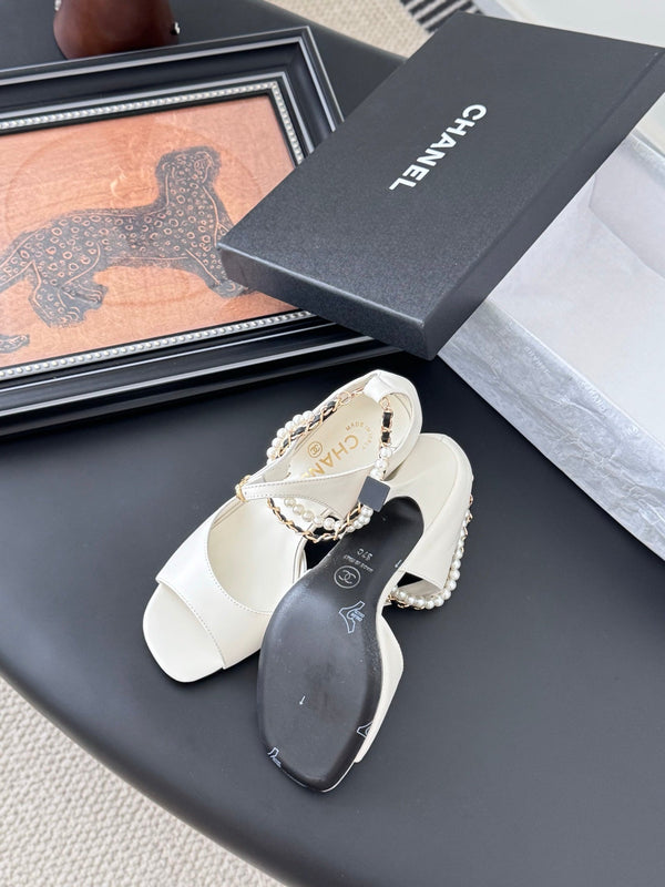 CC 25B Mary Janes 85mm Tacco Alto Cinturino di Perle Pelle di Montone Bianca