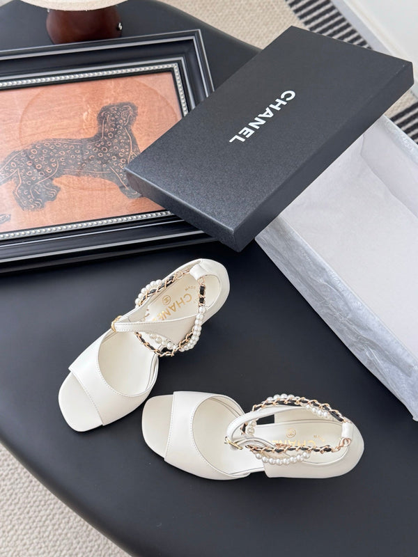 CC 25B Mary Janes 85mm Tacco Alto Cinturino di Perle Pelle di Montone Bianca