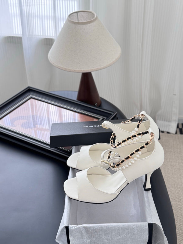 CC 25B Mary Janes 85mm Tacco Alto Cinturino di Perle Pelle di Montone Bianca